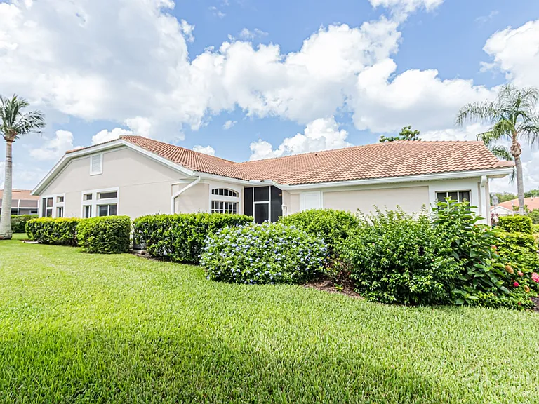 12855 Devonshire Lakes Cir — Photo 43