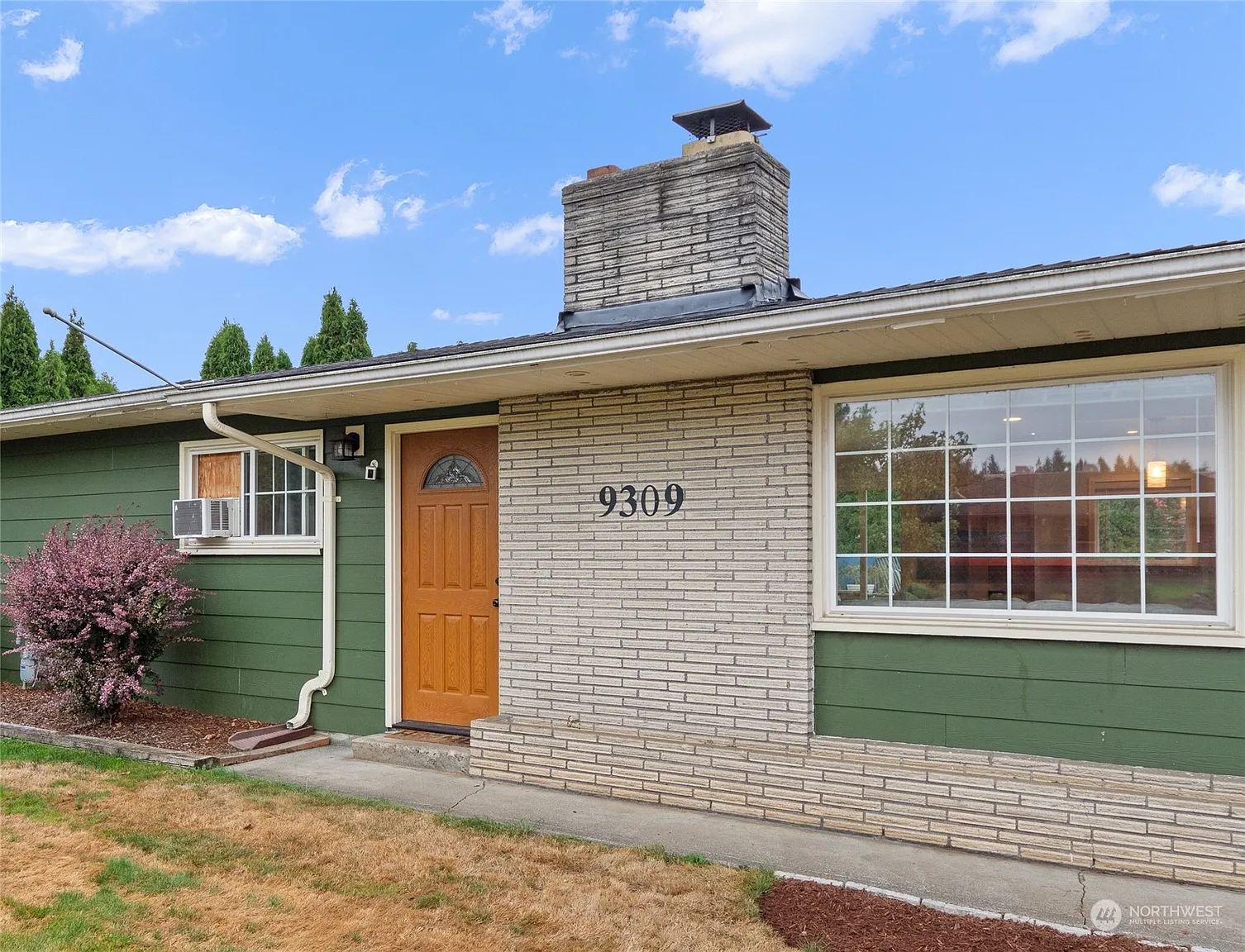 9309 NE 44th Drive photo 1