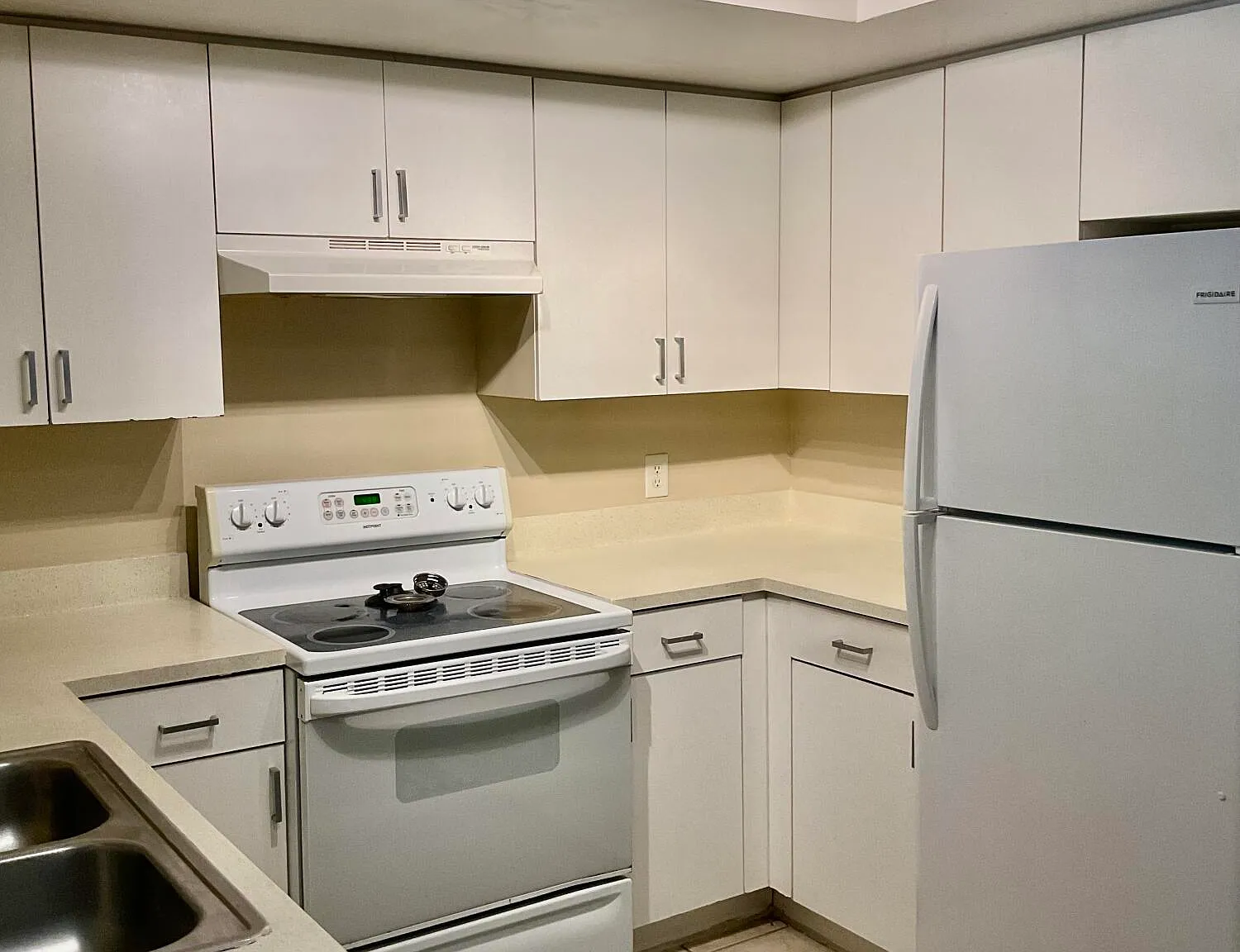 2 bed, 2.0 bath, 1026 sqft, $2,300 — Photo 2