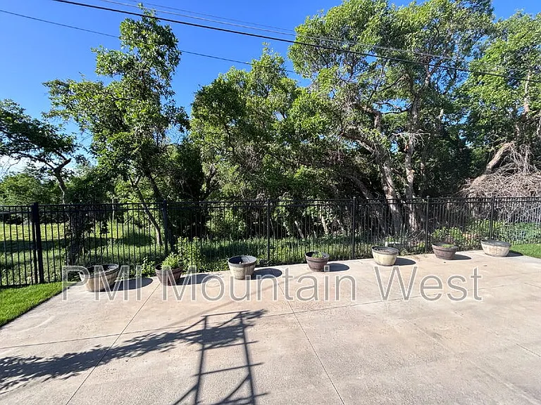 985 Horsley Cir #B — Photo 13