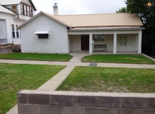 121 S 5th St, Raton, NM 87740