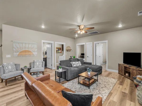 1468 S Sage Ct, Kanab, UT 84741