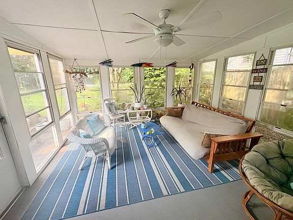 4th image of 1555 Castlewick Ave