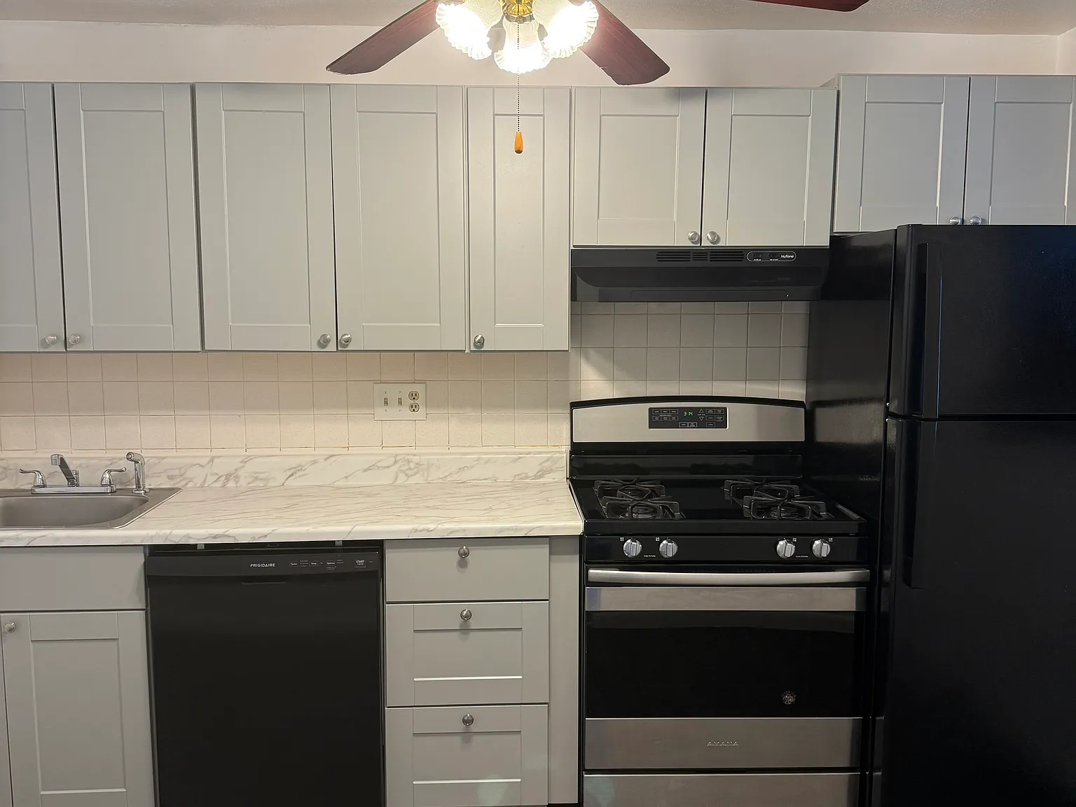 145 WILLARD STREET — Photo 2