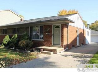 420 N Batchewana Ave, Clawson, MI 48017