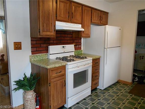 3rd image of 1259 E 354th St