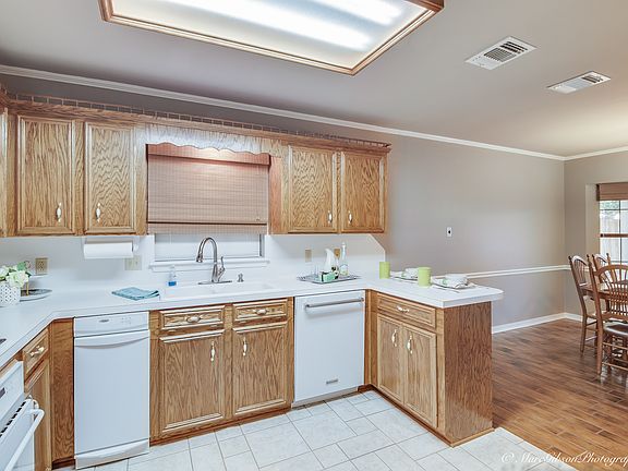5th image of 2102 Mockingbird Ln