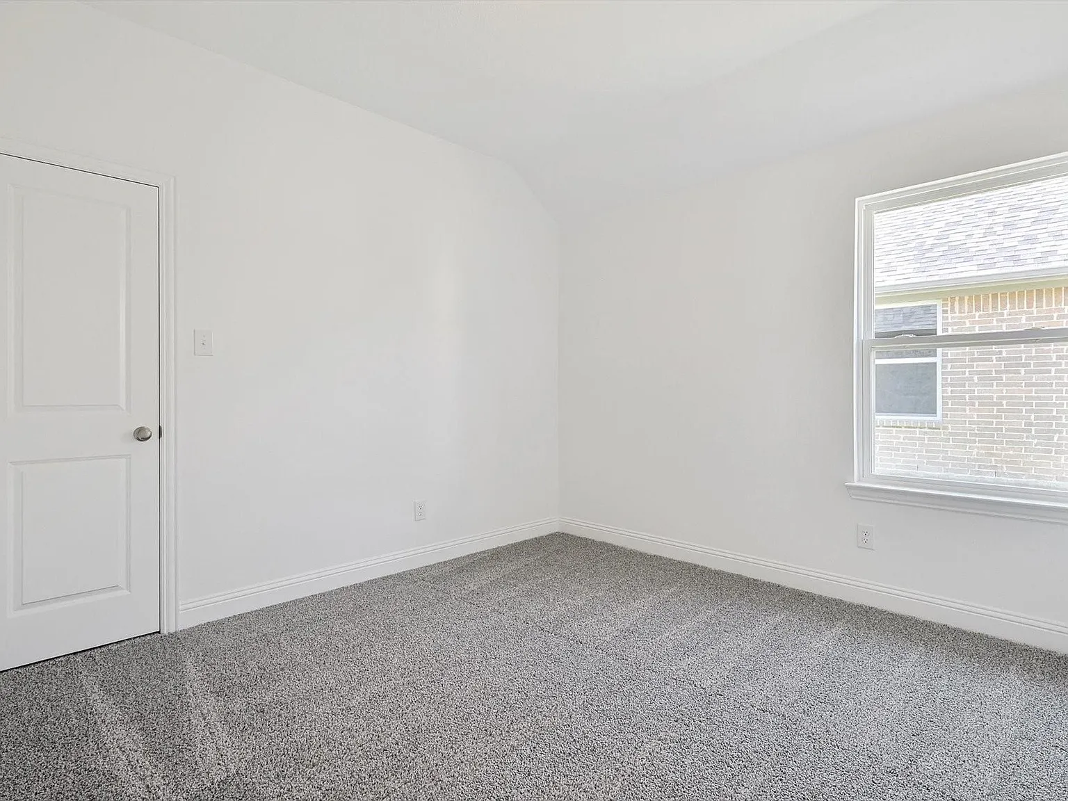 3 bed, 1800 sqft, $2,400 — Photo 4