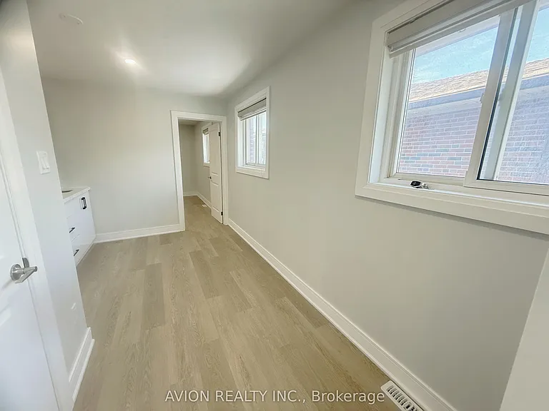 248 Fairglen Ave — Photo 5
