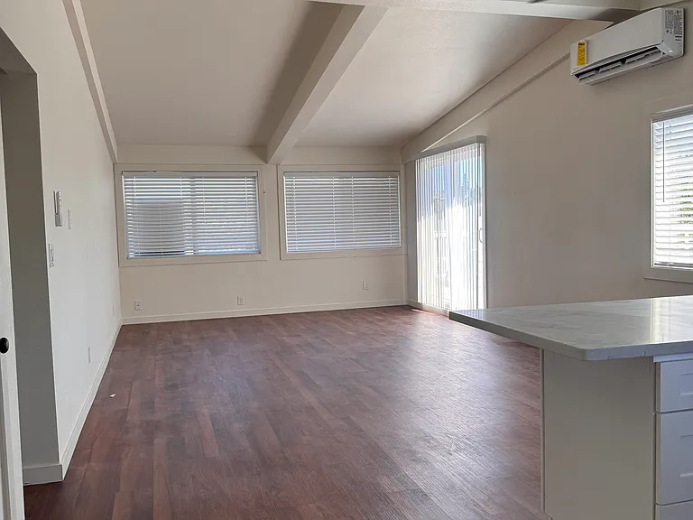 5000 Broadway St #9 — Photo 4