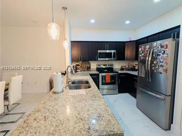 8137 NW 199th Ter, Hialeah, FL