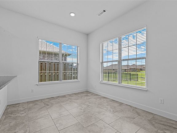 4th image of 731 Melrose Pl