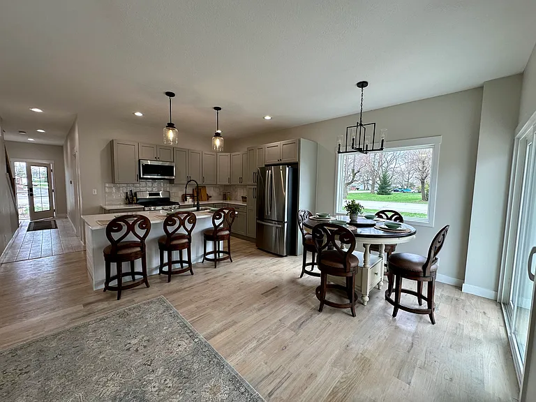 115 E Vine St — Photo 5