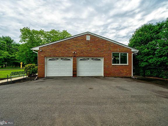 3rd image of 72 Old York Rd