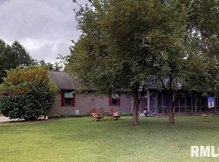16 Sheri Ct, Moweaqua, IL 62550