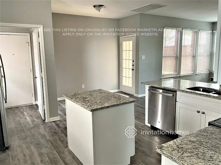 1204 Taylor Ln — Photo 6