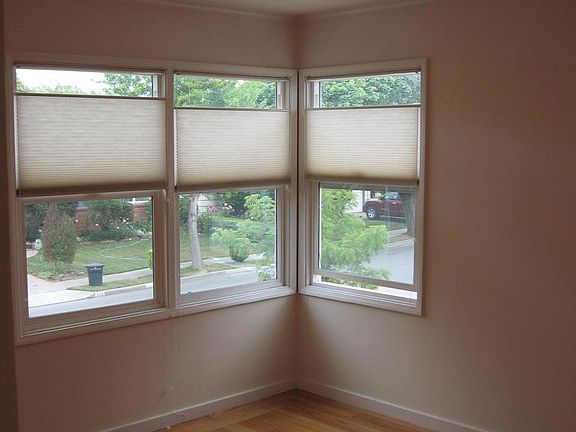 3rd image of 604 Trenton Way