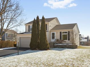 3 Woodview Ct, Streamwood, IL 60107