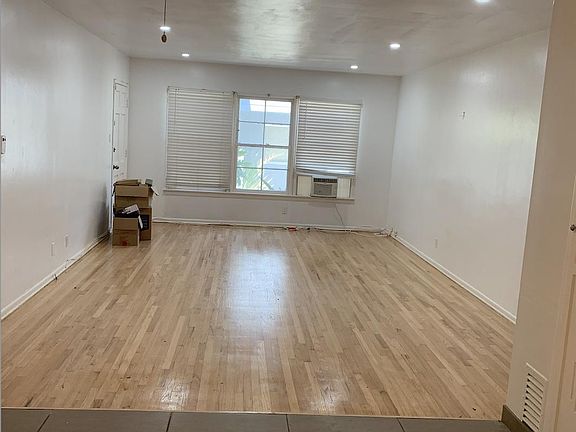 4th image of 455 S Oakhurst Dr APT 1