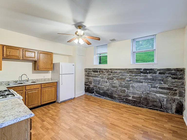 4 Underwood St #2 — Photo 4