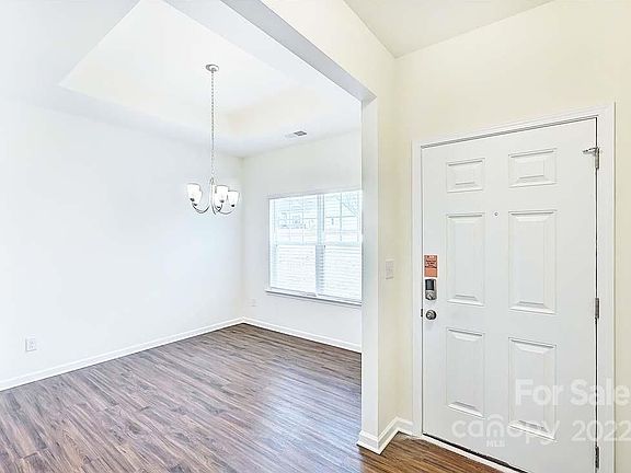 3rd image of 2911 Parkwest Dr