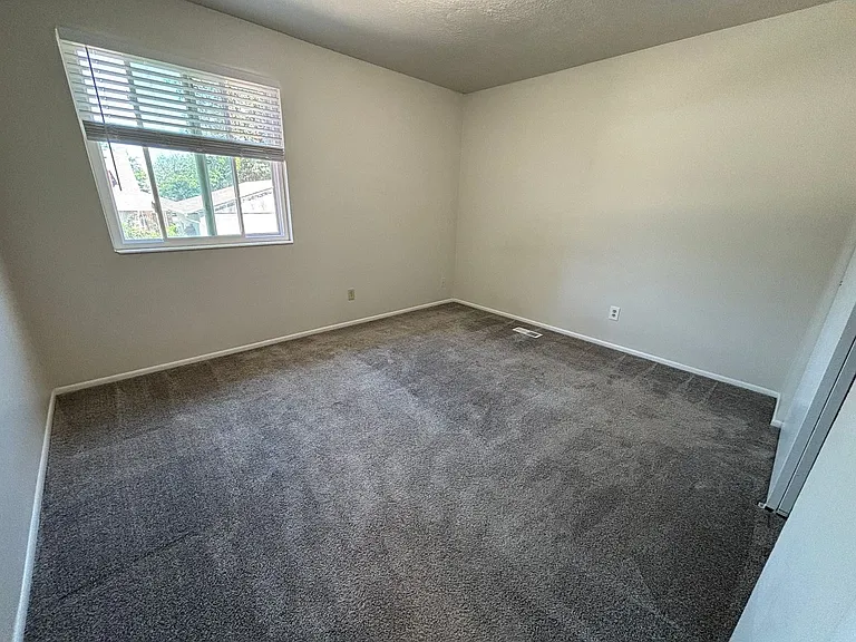 1815 E Vine St — Photo 13