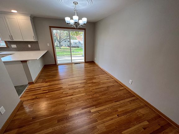 5th image of 3850 Kenwood Dr