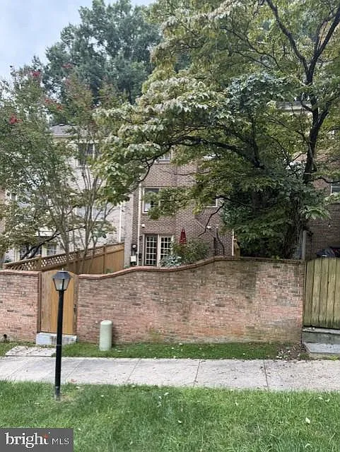 3 bed, 4.0 bath, 1890 sqft, $3,200 — Photo 3
