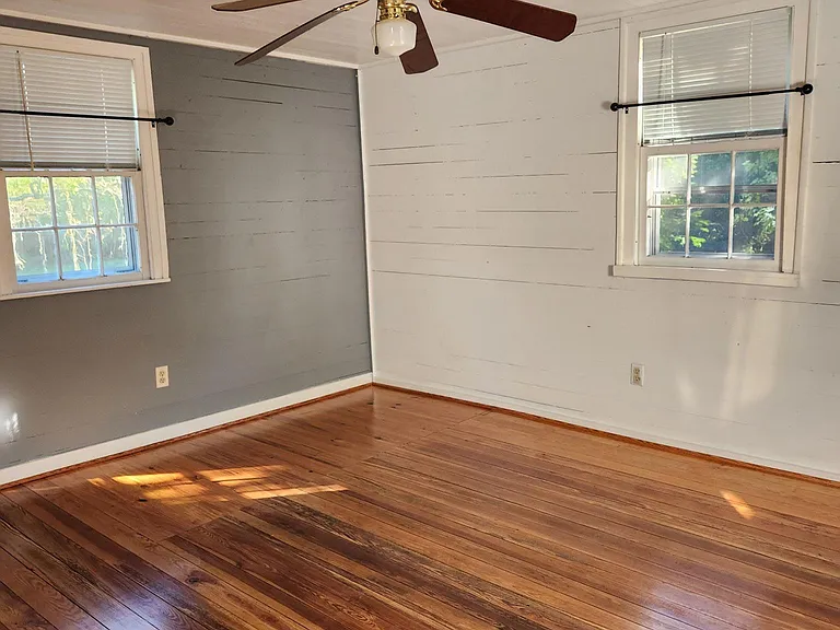 1520 Ridout Ln — Photo 12