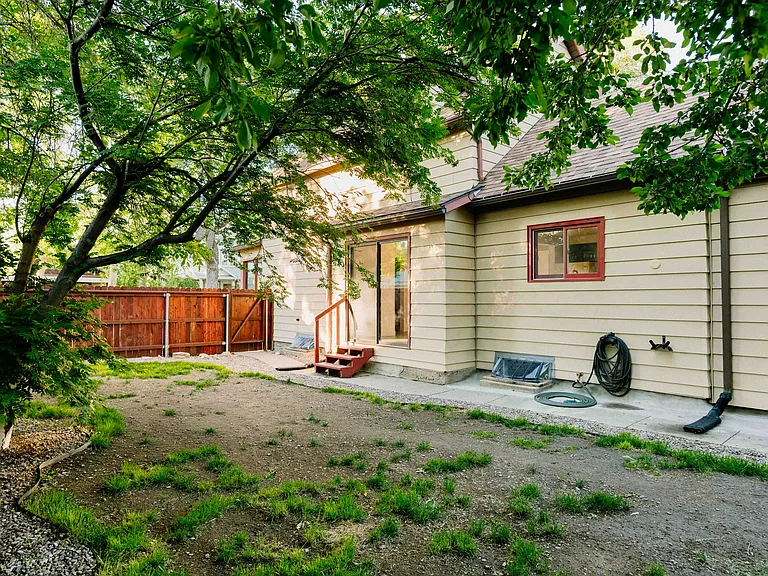 404 2nd Ave SW — Photo 35