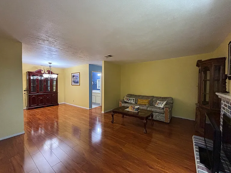 1700 Mahogany Way — Photo 6