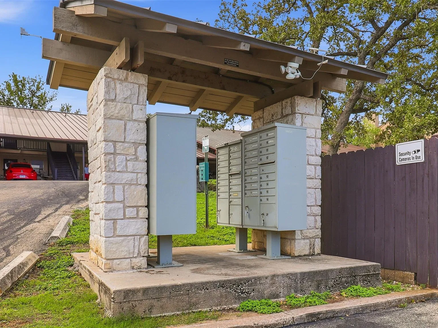 4 bed, 3.0 bath, 2258 sqft, $3,500 — Photo 3