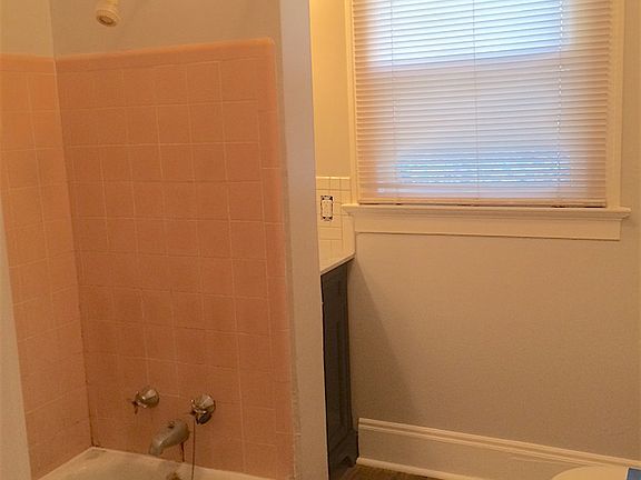 5th image of 309 Kipling St #309