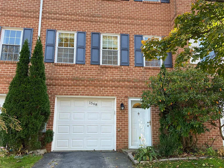 1568 S Coventry Ln — Photo 1