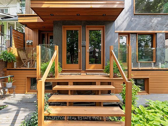 2nd image of 32 Regal Rd