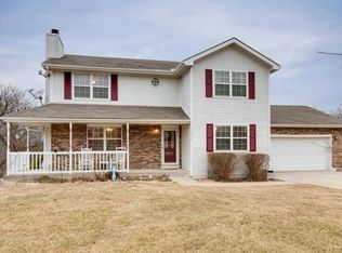 17634 Cocklebur Dr, Tonganoxie, KS 66086
