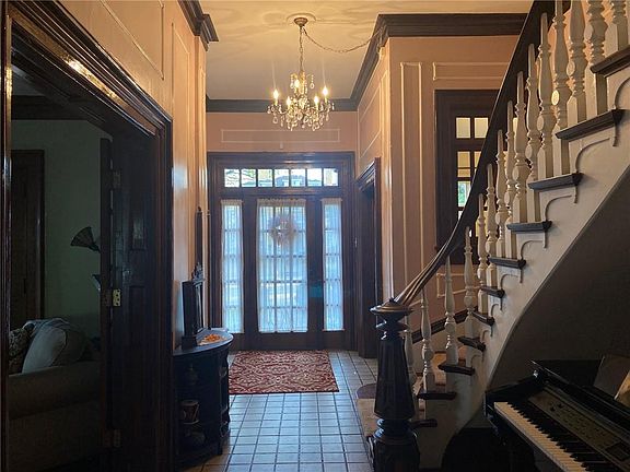 4th image of 419 W Court St