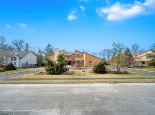 27 Sandalwood Dr, Livingston, NJ 07039