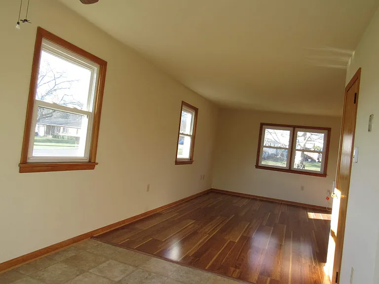 960 Stony Bridge Dr — Photo 3