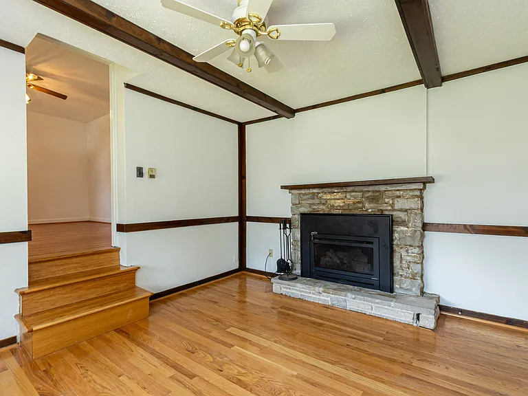 9046 Southview Ln — Photo 5