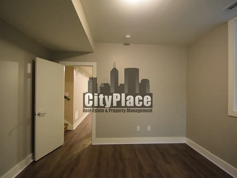1223 E New York St — Photo 16