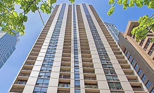 1st image of 200 N Dearborn St Unit 1003