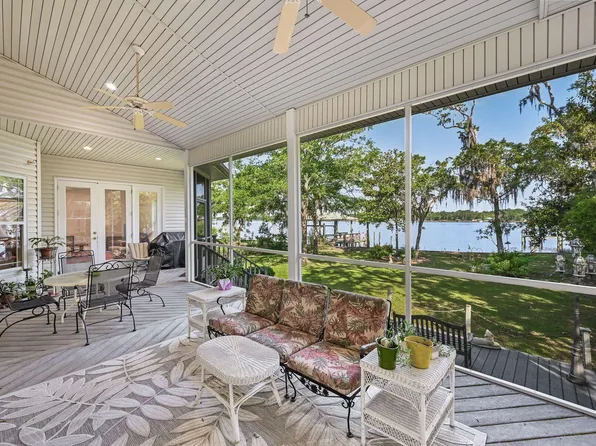 394 Holly Point Rd, Freeport, FL 32439