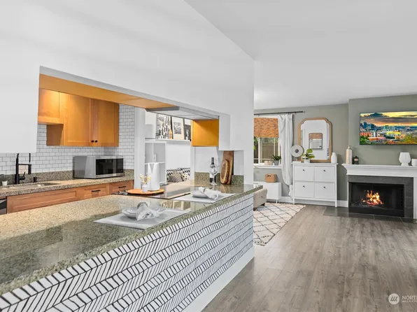935 N 200th Street #A101, Shoreline, WA 98133