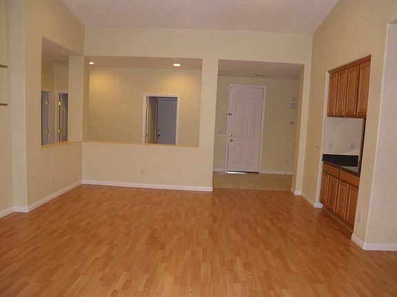 5th image of 8133 Chestnut Hollow Ave