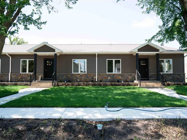 607 4th St, Dike, IA 50624