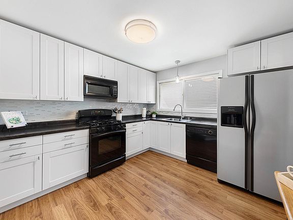 4th image of 528 Cottonwood Cir