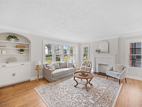 5th image of 356 Denison Ave