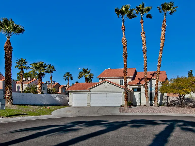 6580 Goldensun Ct — Photo 1