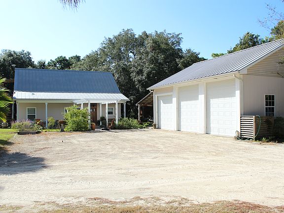 3 car detached garage